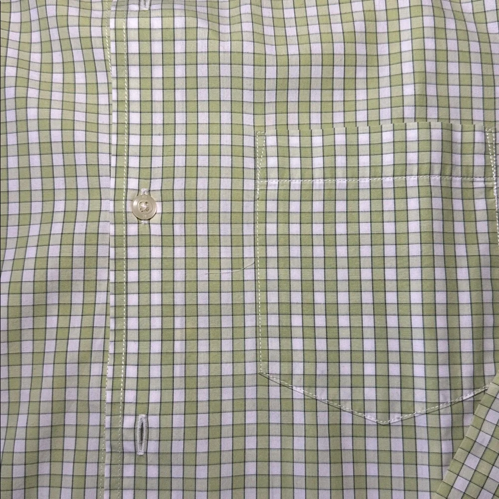 Banana Republic Men's Classic Plaid Button Up Shirt. Size L